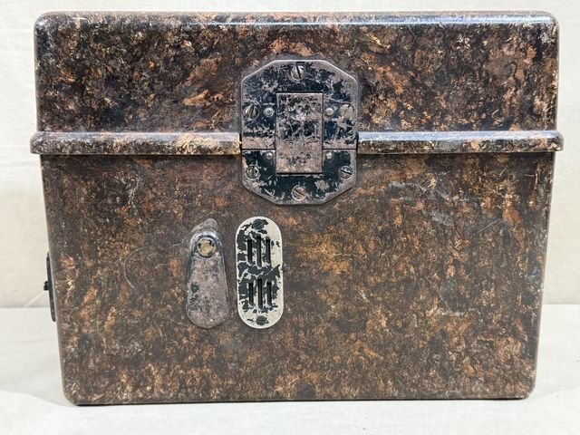 Original WWII German Model 33 Field Phone in Bakelite Case — image 15