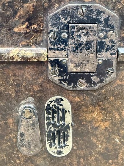 Original WWII German Model 33 Field Phone in Bakelite Case — image 16