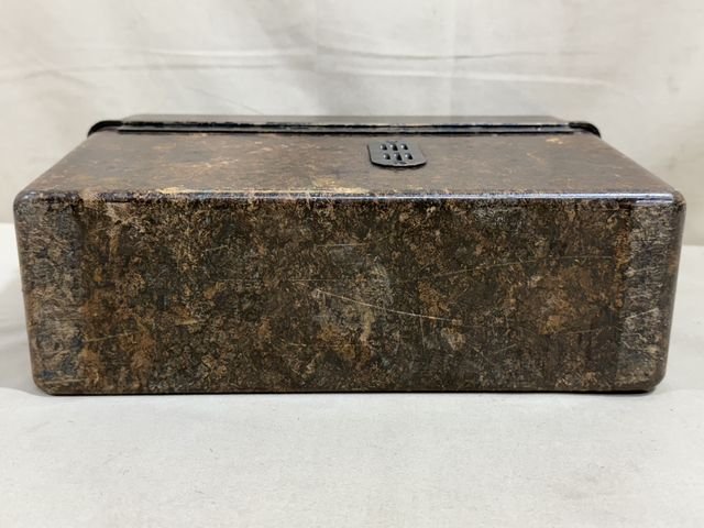 Original WWII German Model 33 Field Phone in Bakelite Case — image 27