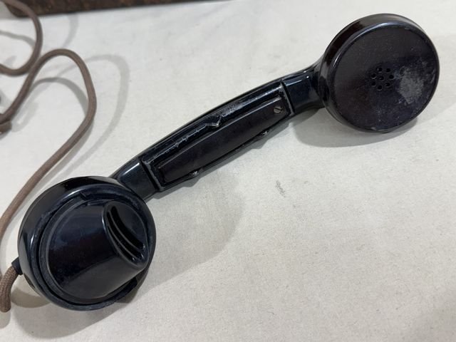 Original WWII German Model 33 Field Phone in Bakelite Case — image 3