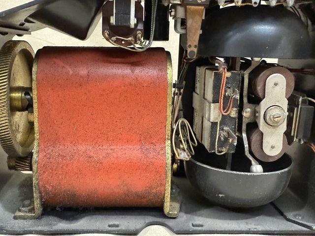 Original WWII German Model 33 Field Phone in Bakelite Case — image 40