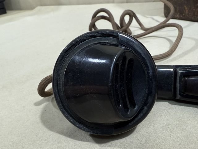 Original WWII German Model 33 Field Phone in Bakelite Case — image 5