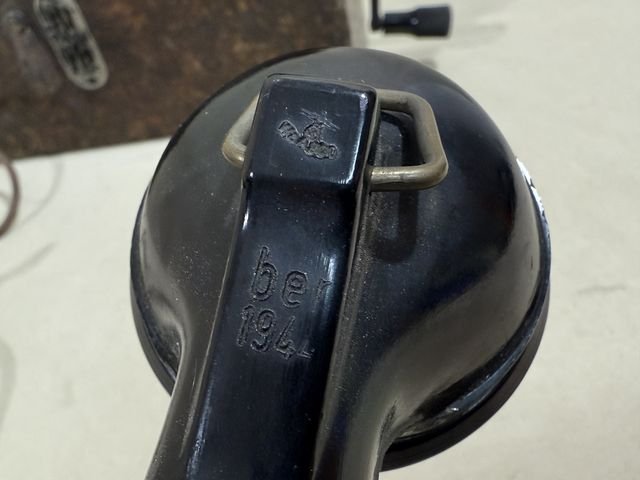Original WWII German Model 33 Field Phone in Bakelite Case — image 6