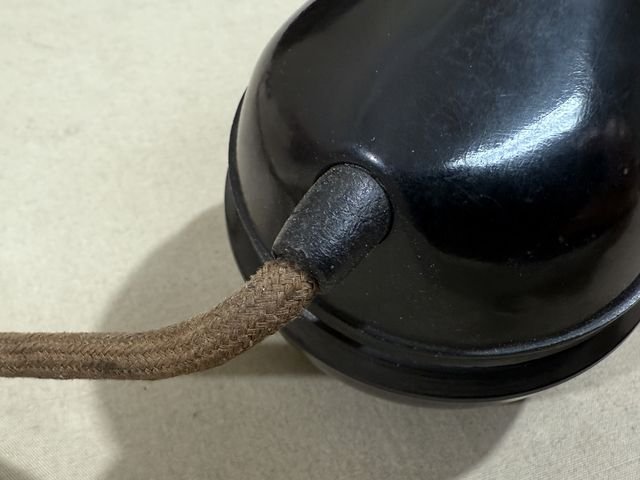Original WWII German Model 33 Field Phone in Bakelite Case — image 7