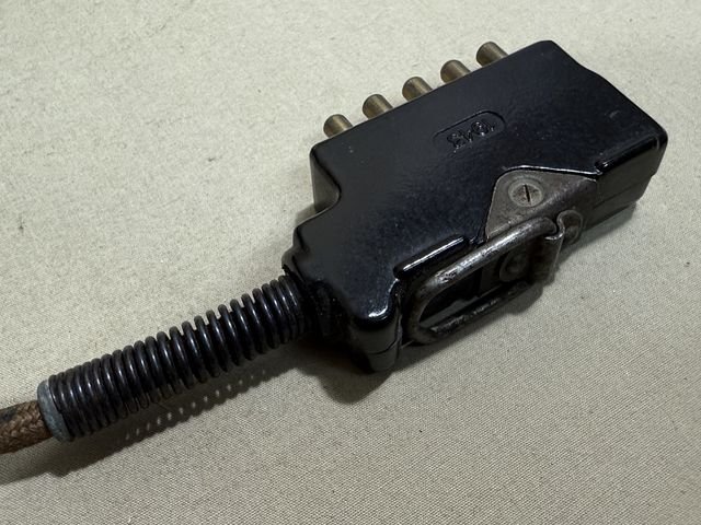 Original WWII German Model 33 Field Phone in Bakelite Case — image 9