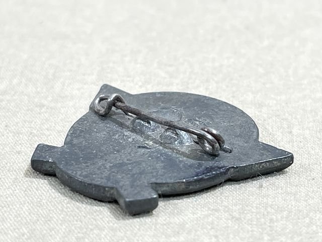 Original WWII German Police Eagle Lapel Stick Pin, 1942 — image 3