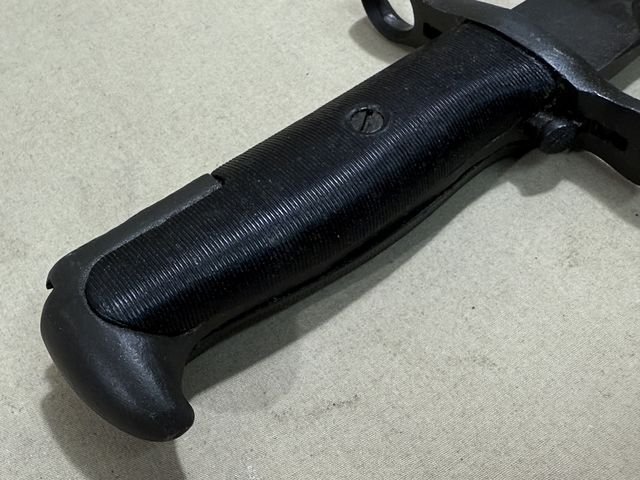 Original WWII US M1 Garand Bayonet and Scabbard, UFH — image 11