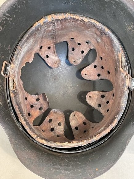 Original WWII German Single Decal Camouflaged M42 Steel Helmet w/Liner, hkp62 — image 20