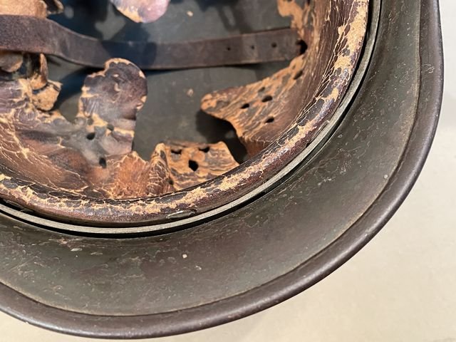 Original WWII German Camouflaged M40 Steel Helmet w/Liner, SE64 — image 21