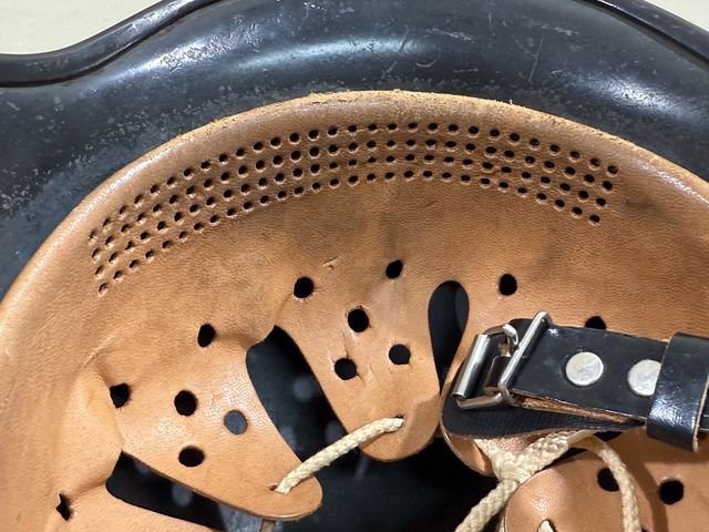 Original WWII German Luftwaffe (Air Force) Single Decal M40 Steel Helmet, Q64 — image 22