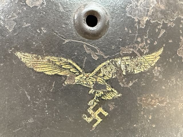 Original WWII German Luftwaffe (Air Force) Single Decal M40 Steel Helmet, Q64 — image 3