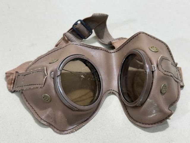 Original WWII German Sun Goggles with Brown Frames & Instructions, UNISSUED — image 5