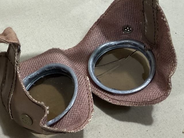 Original WWII German Sun Goggles with Brown Frames & Instructions, UNISSUED — image 7