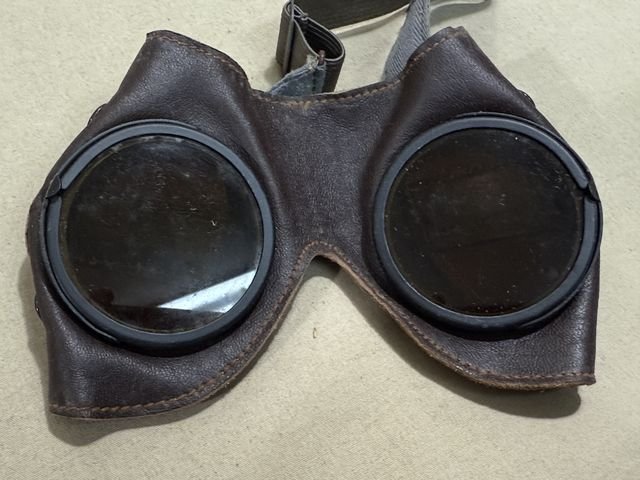 Original WWII German Sun Goggles with Brown Frames & Instructions, UNISSUED — image 6