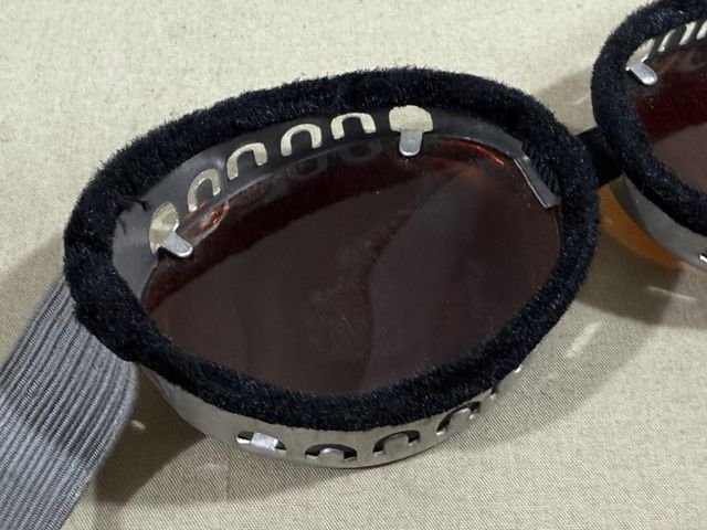 Original WWII German Tinted Goggles, Aluminum — image 9
