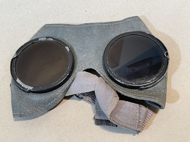 Original WWII German Sun Goggles with Gray Frames, UNISSUED!!! — image 2