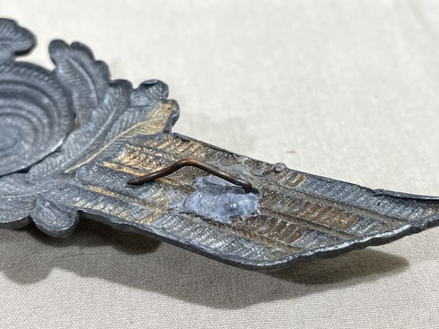 Original WWII German Luftwaffe Visor Hat Crest Cockade, ZINC — image 9