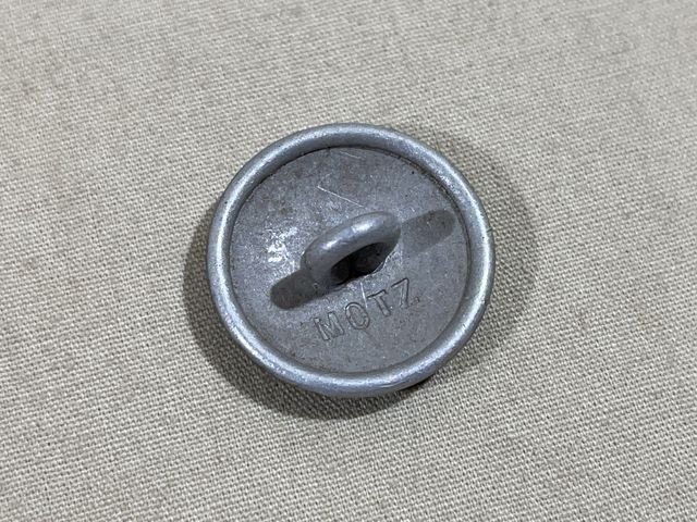 Original WWII German Pebbled Tunic Button, Feldgrau Colored — image 7