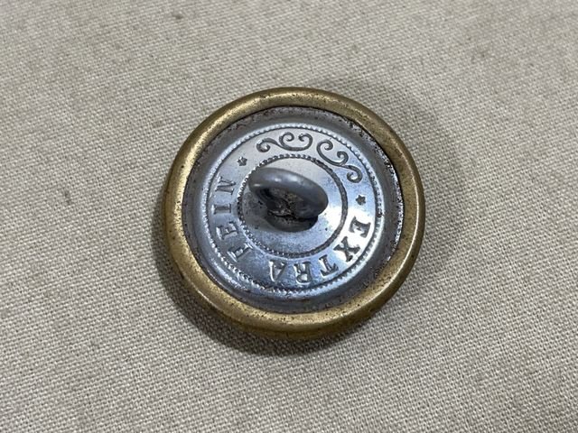 Original WWII German GOLD Pebbled Tunic Button, 21mm — image 2