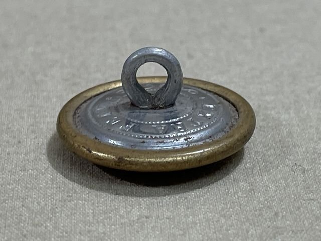 Original WWII German GOLD Pebbled Tunic Button, 21mm — image 3