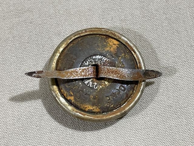 Original Nazi Era German NSDAP Faded GOLD Tunic Button with Prongs, 21mm — image 2