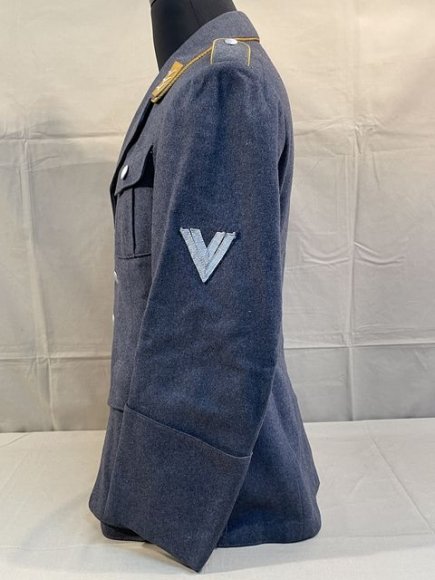 Original 1937 German Luftwaffe (Air Force) Service Tunic, Air Fighting Unit Signals — image 17