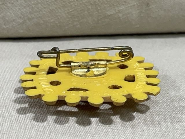 Original Nazi Era German Plastic Tinnie, SANDERUMGARD/FUNEN BRONZE FIBEL — image 3