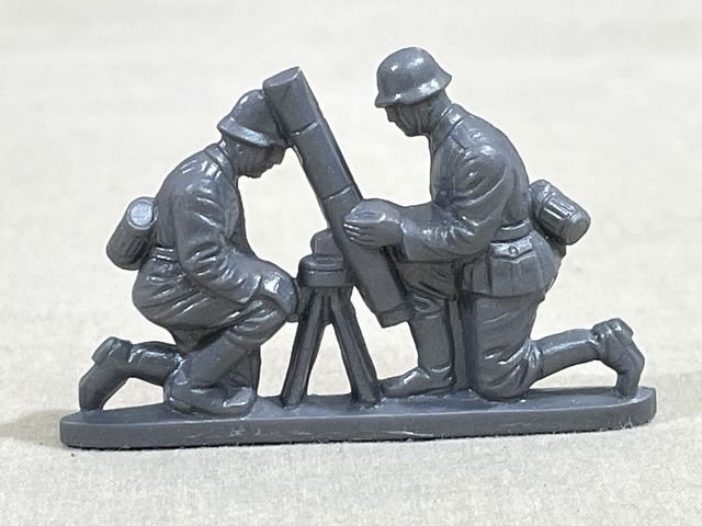 Original WWII German WHW Donation Figure, 8cm Mortar Crew — image 2