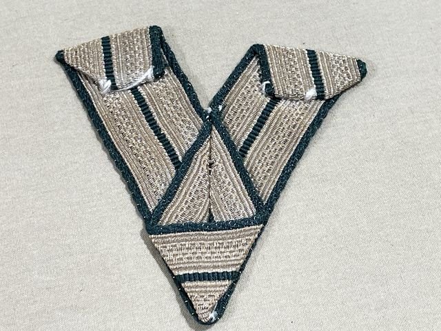 Original WWII German Army Obergefreiter Rank Chevron — image 4