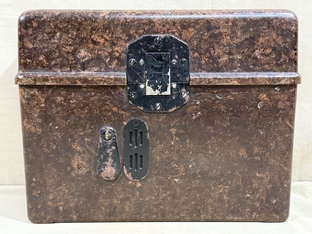 Original WWII German Model 33 Field Phone in Bakelite Case, 1939 — image 13