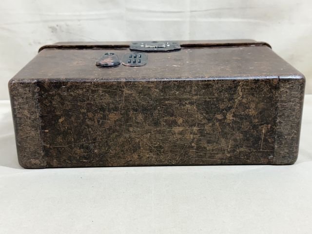 Original WWII German Model 33 Field Phone in Bakelite Case, 1939 — image 24