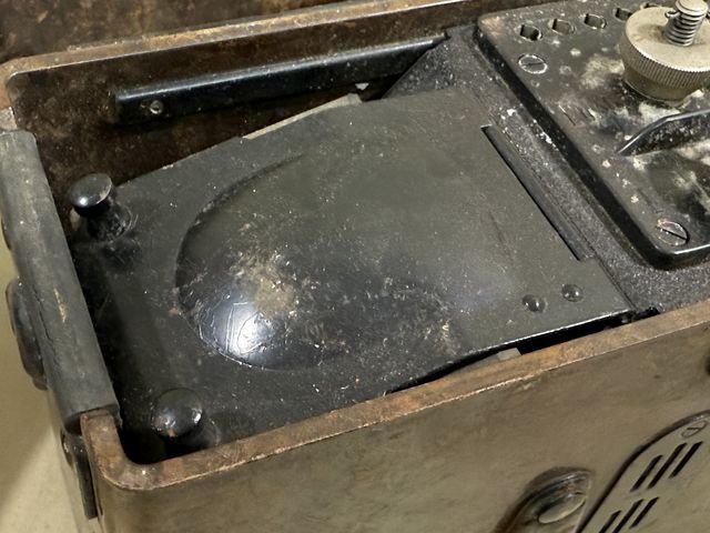 Original WWII German Model 33 Field Phone in Bakelite Case, 1939 — image 29