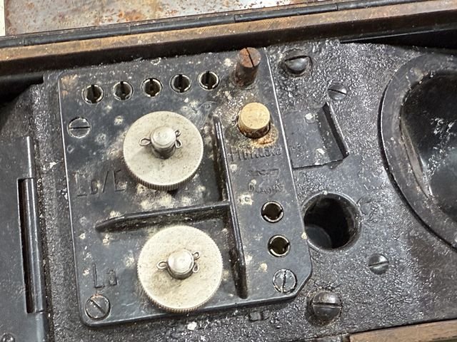 Original WWII German Model 33 Field Phone in Bakelite Case, 1939 — image 31