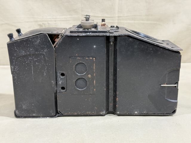 Original WWII German Model 33 Field Phone in Bakelite Case, 1939 — image 35