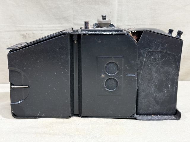 Original WWII German Model 33 Field Phone in Bakelite Case, 1939 — image 38