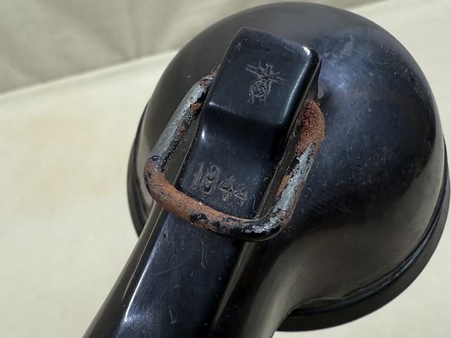 Original WWII German Model 33 Field Phone in Bakelite Case, 1939 — image 4