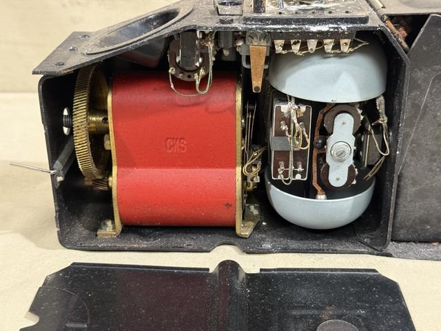 Original WWII German Model 33 Field Phone in Bakelite Case, 1939 — image 40