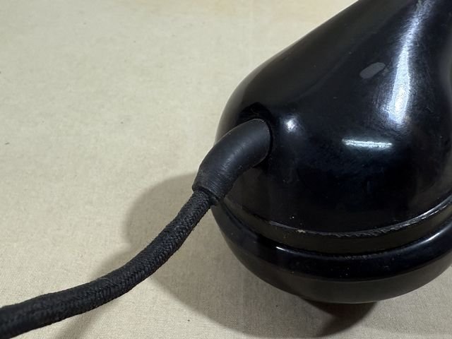 Original WWII German Model 33 Field Phone in Bakelite Case, 1939 — image 5