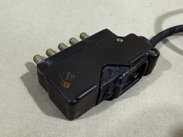 Original WWII German Model 33 Field Phone in Bakelite Case, 1939 — image 7