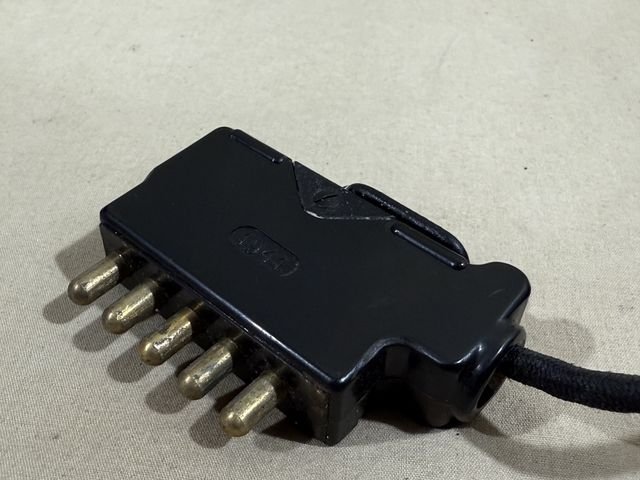 Original WWII German Model 33 Field Phone in Bakelite Case, 1939 — image 8