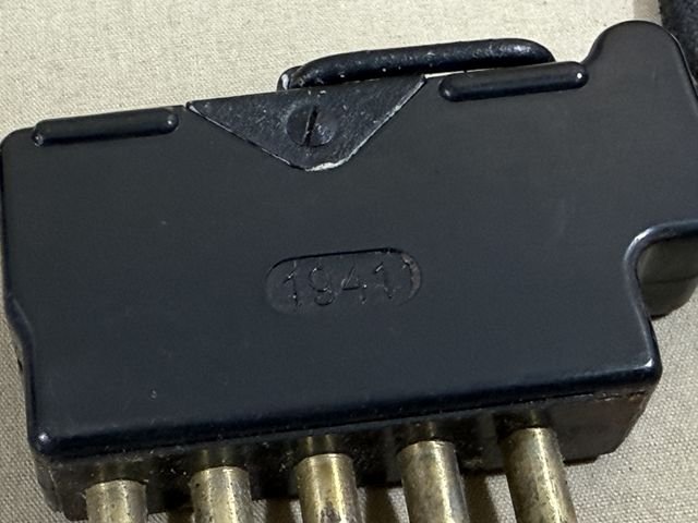 Original WWII German Model 33 Field Phone in Bakelite Case, 1939 — image 9