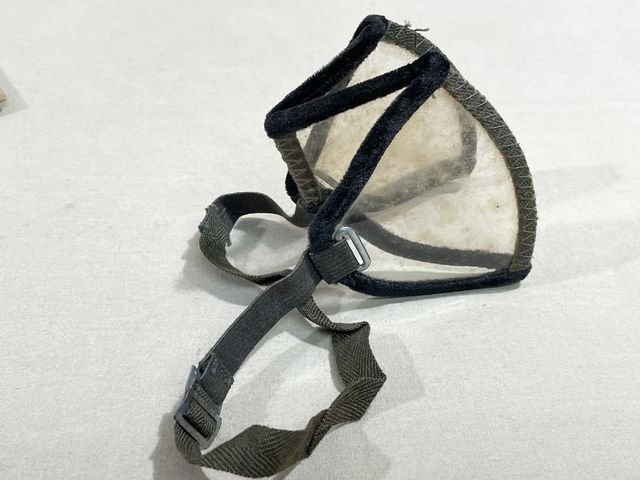 Original WWII German Disposable Goggles in Paper Case — image 4