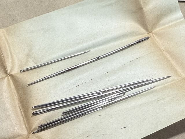 Original WWII German Soldier's Sewing Needle Pack — image 4