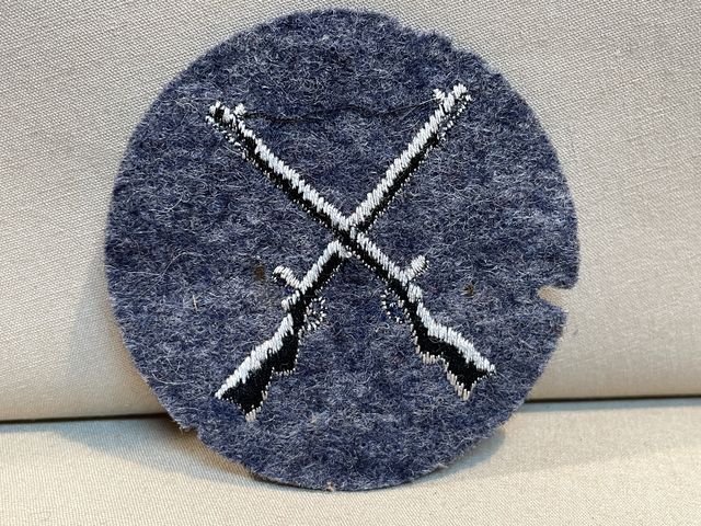 Original WWII German LW Fight & Air Signals Armorer's Trade Badge — image 2