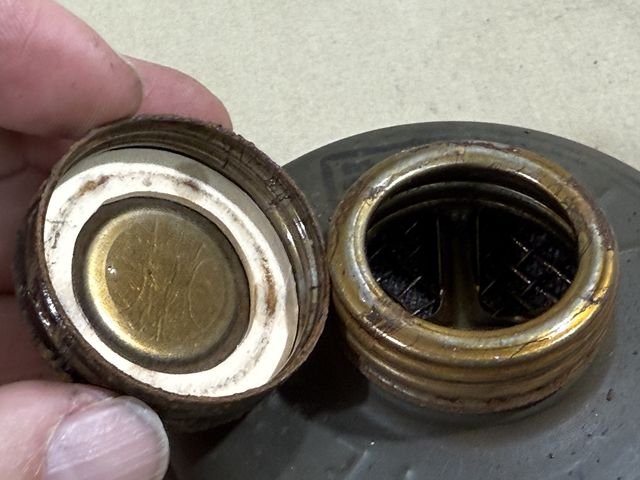 Original WWII German FE37R Gas Mask Filter w/Cap — image 12