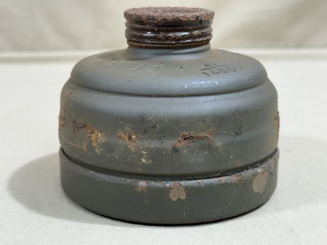 Original WWII German FE37R Gas Mask Filter w/Cap — image 3