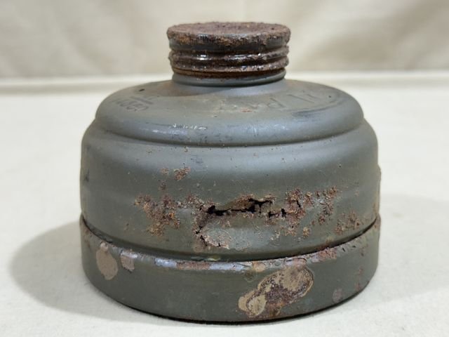 Original WWII German FE37R Gas Mask Filter w/Cap — image 4