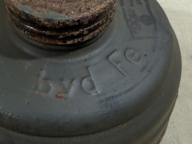 Original WWII German FE37R Gas Mask Filter w/Cap — image 7