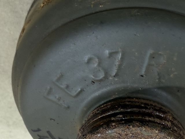 Original WWII German FE37R Gas Mask Filter w/Cap — image 9