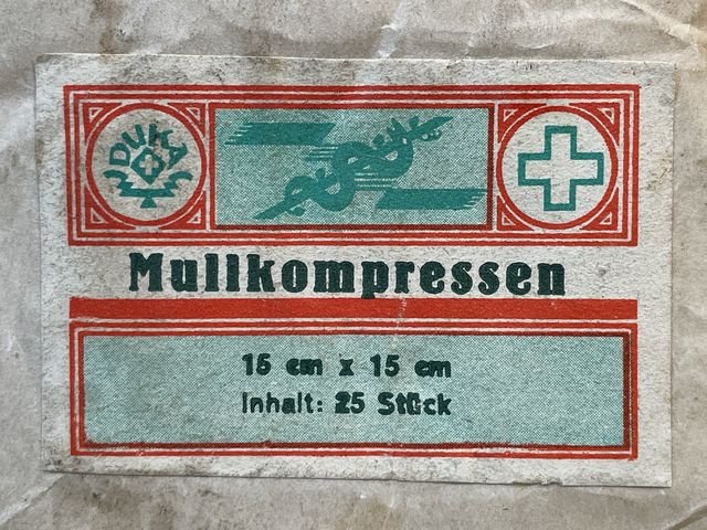 Original WWII German Medical Kit Packet of Gauze Compresses, Mullkompressen — image 2
